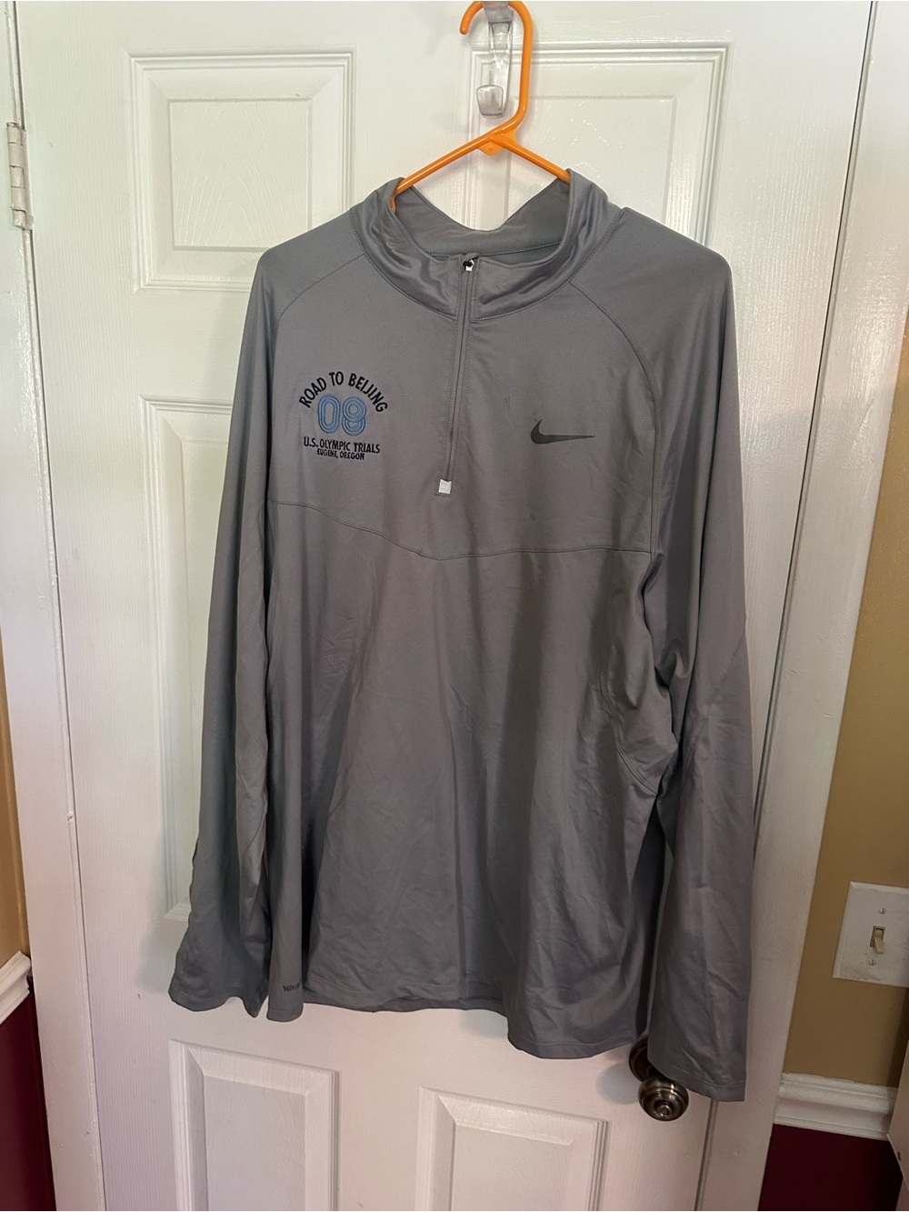 Nike Men’s Gray Quarter-Zip Training Top with Nike Swoosh